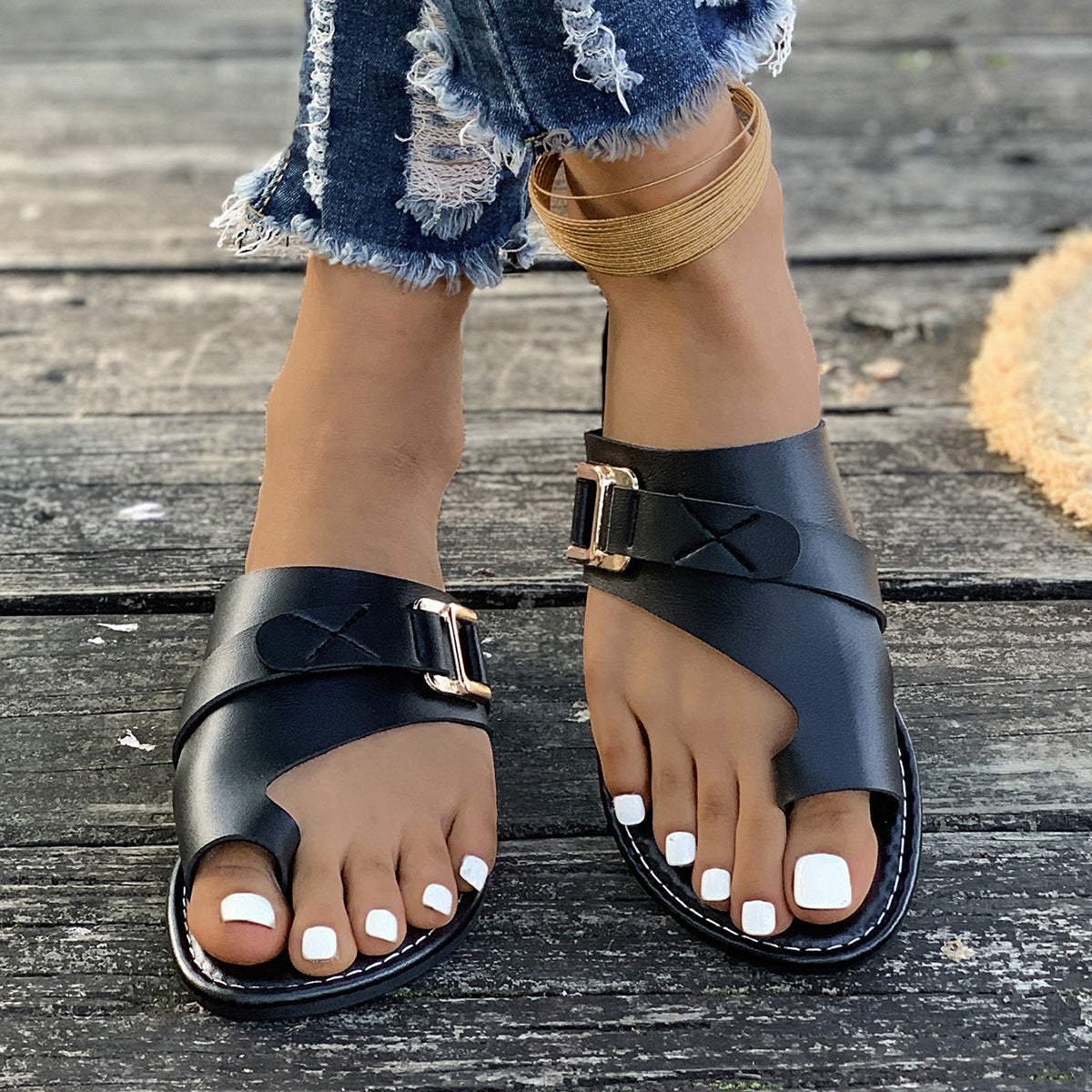 Toe Loop Buckle Decor Sandals