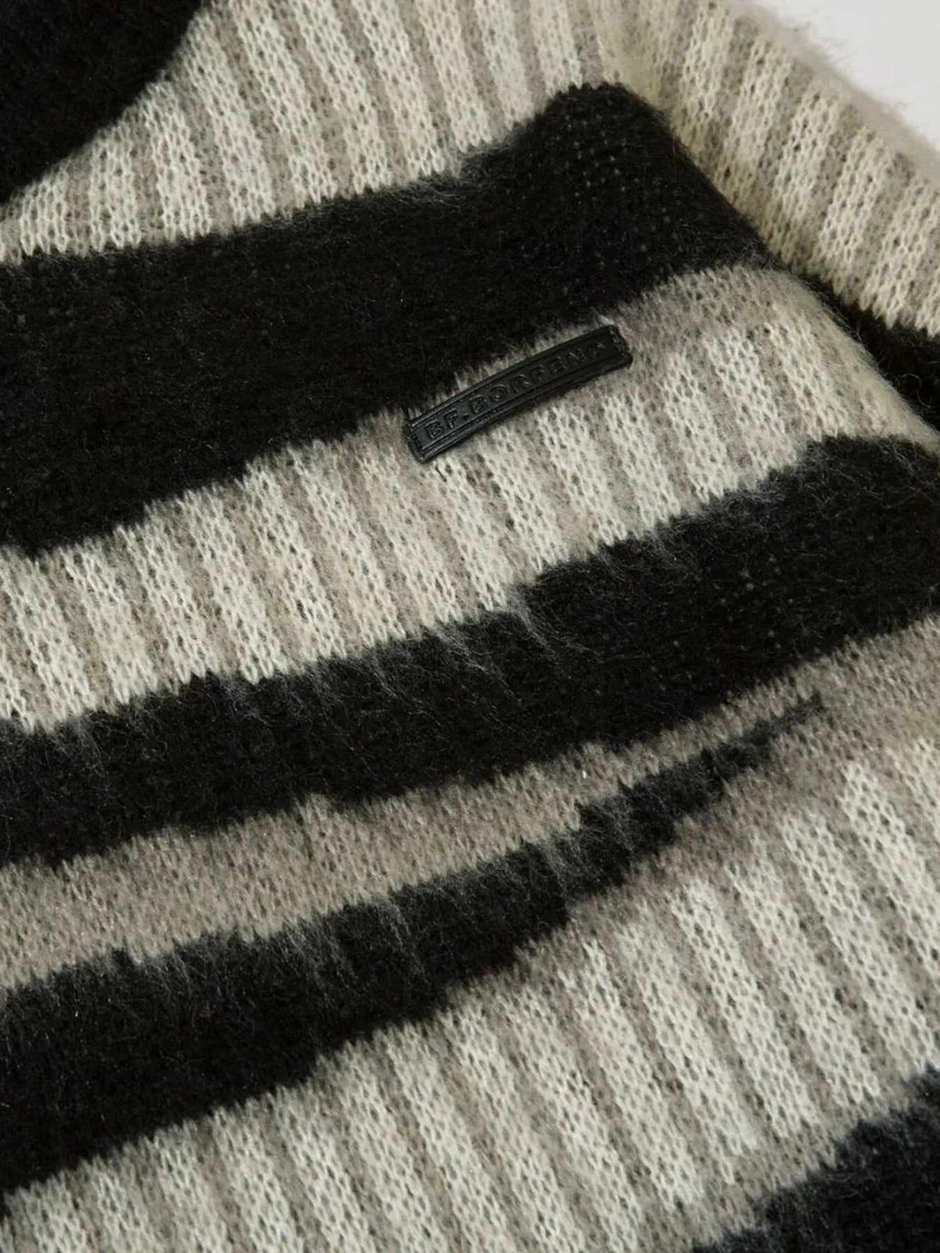 Men's Oversized Contrast Striped Round Neck Sweater