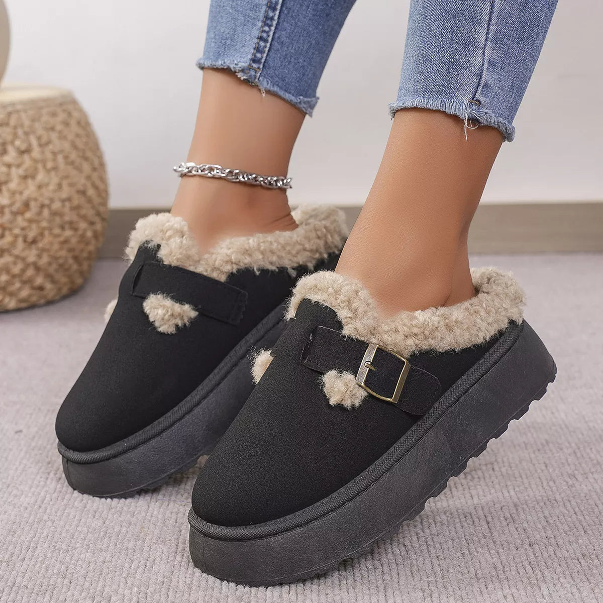 Round Toe Platform Slippers