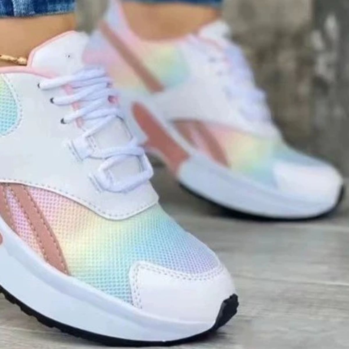 Lace Up Round Toe Sneakers