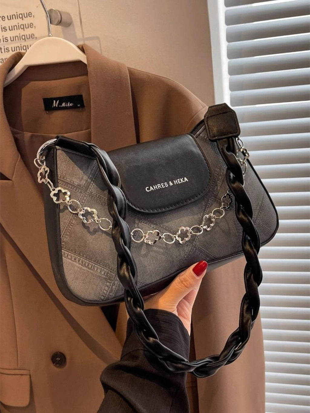 Chain Decor Leather Shoulder Bag