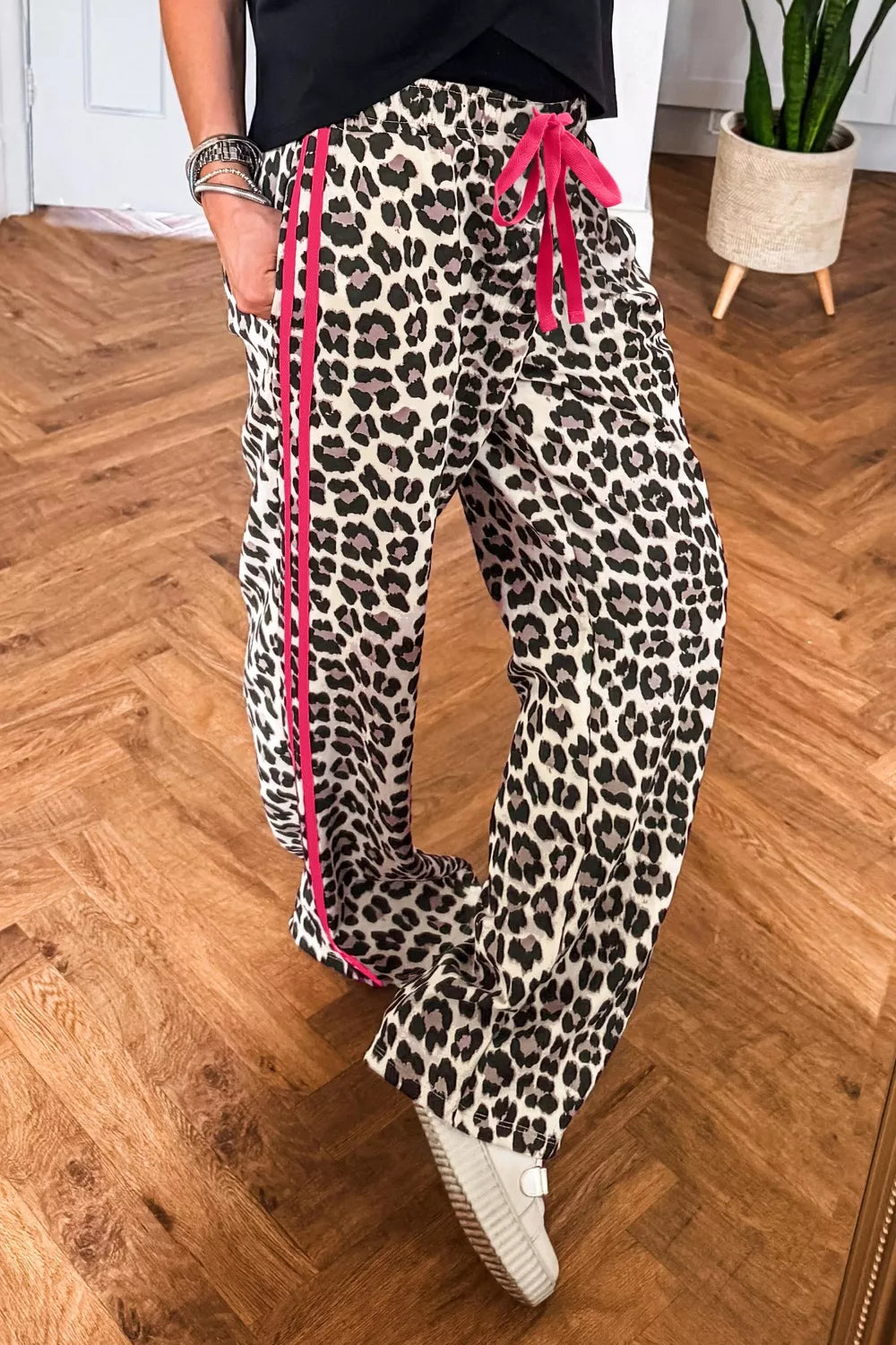 e Leopard Print Drawstring Waist Regular Fit Casual Pants