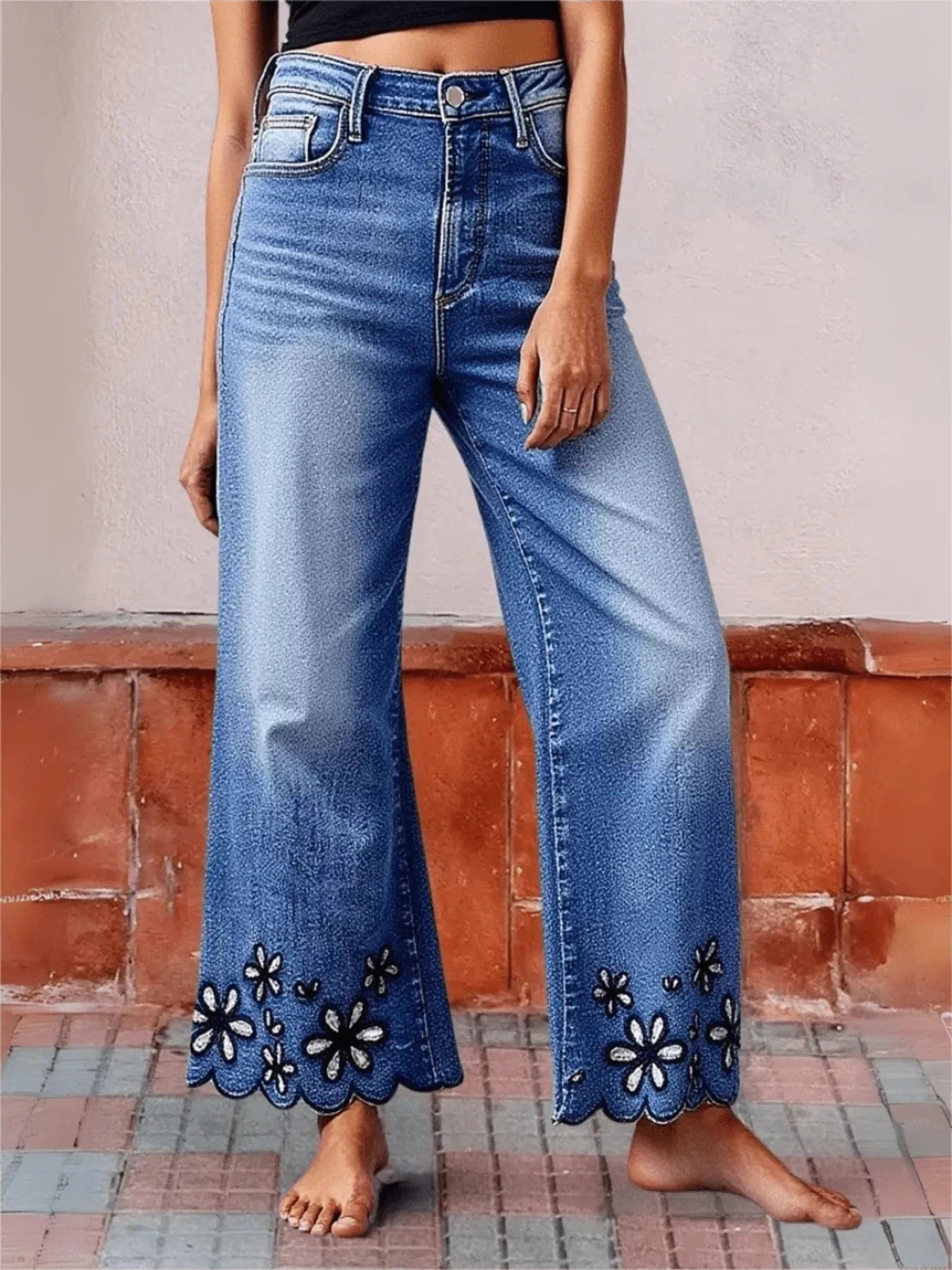 Embroidered Wide-Leg Cropped Jeans