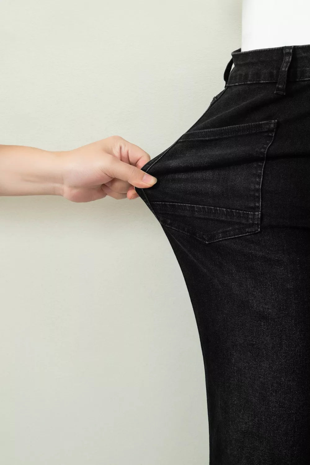 Frayed Cropped Straight Jeans