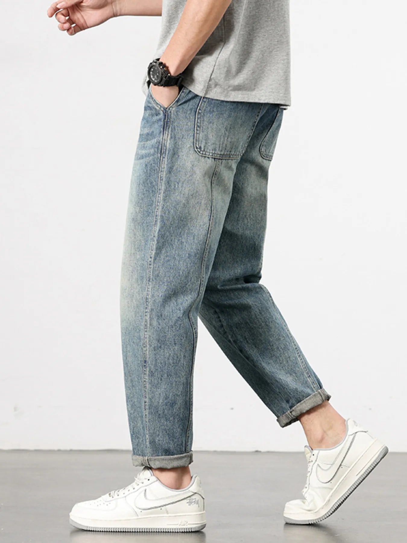 Men's Loose Fit Washed Jeans