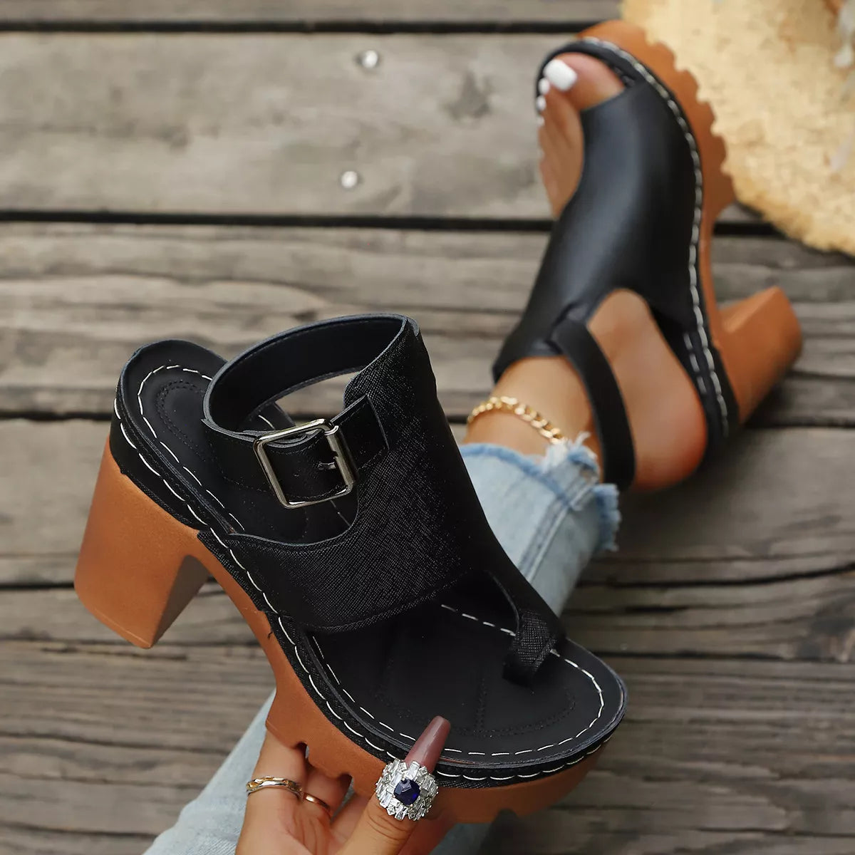 Toe Loop Block Heels Sandals