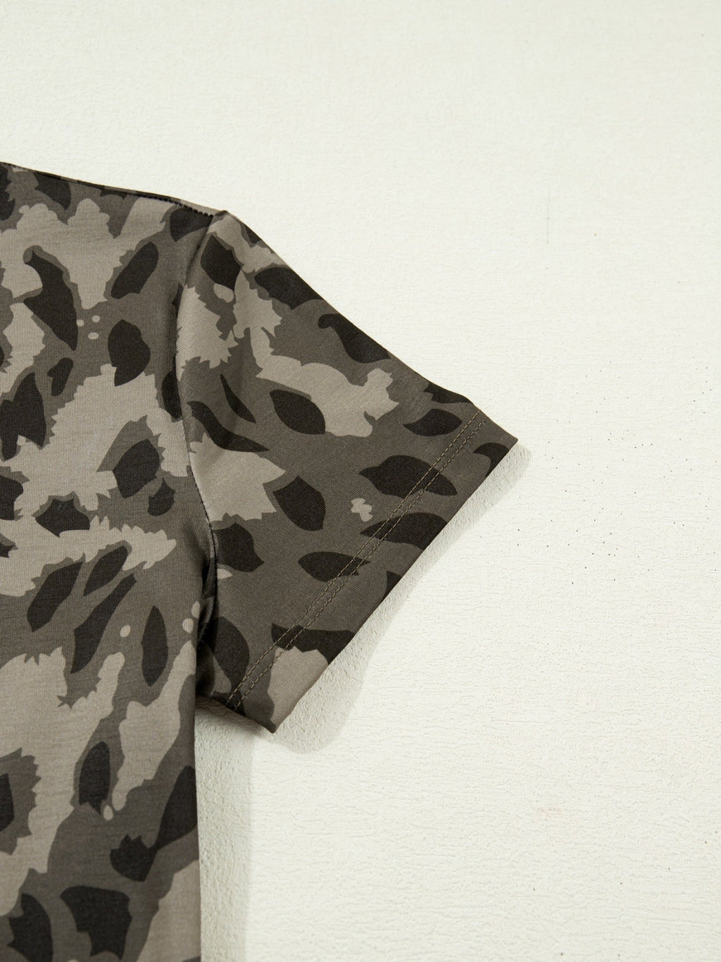 Leopard Print Mock Neck Slim Tee