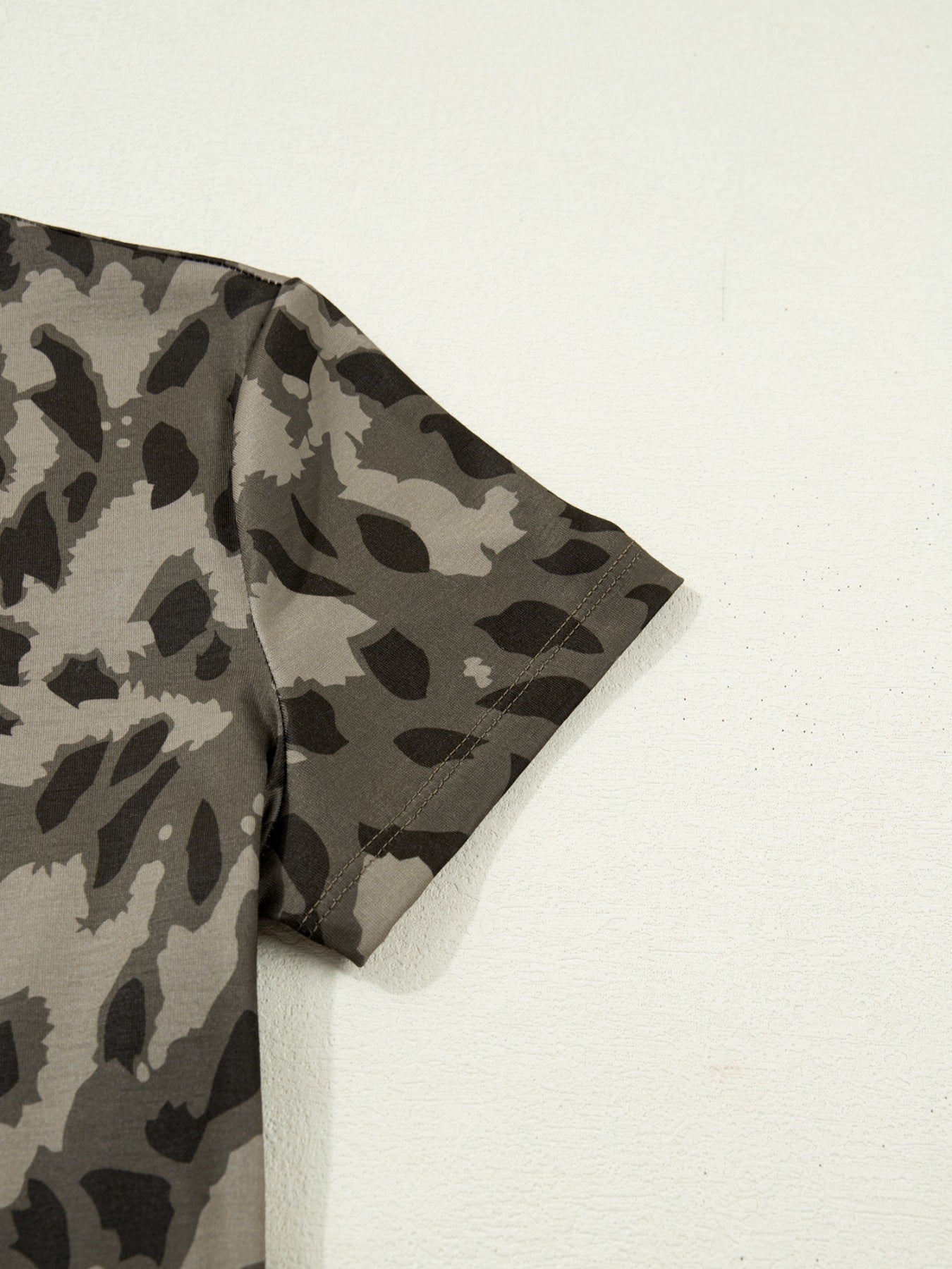 Leopard Print Mock Neck Slim Tee