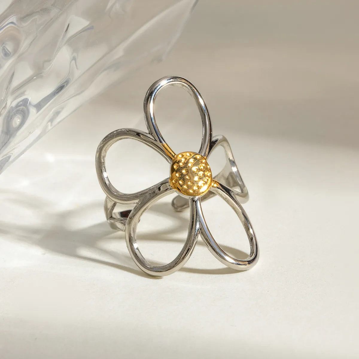 Two-Tone Daisy Flower Ring