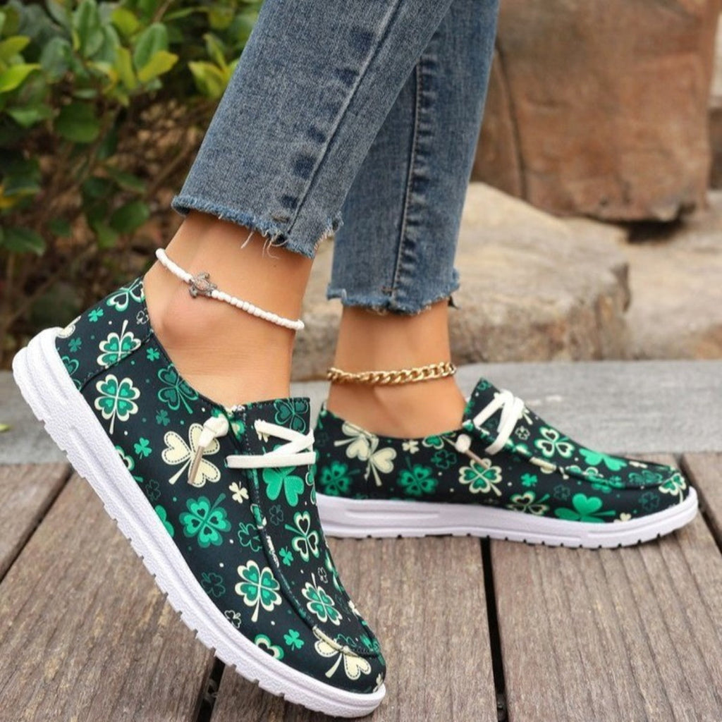 Clover Print Round Toe Sneakers