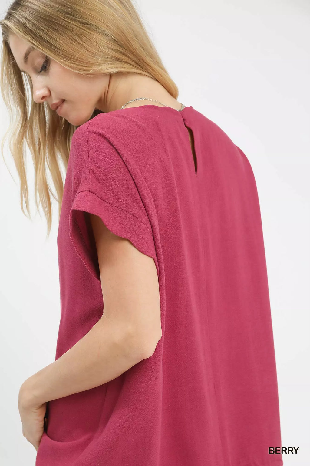 Umgee Linen Scalloped Round Neck Top