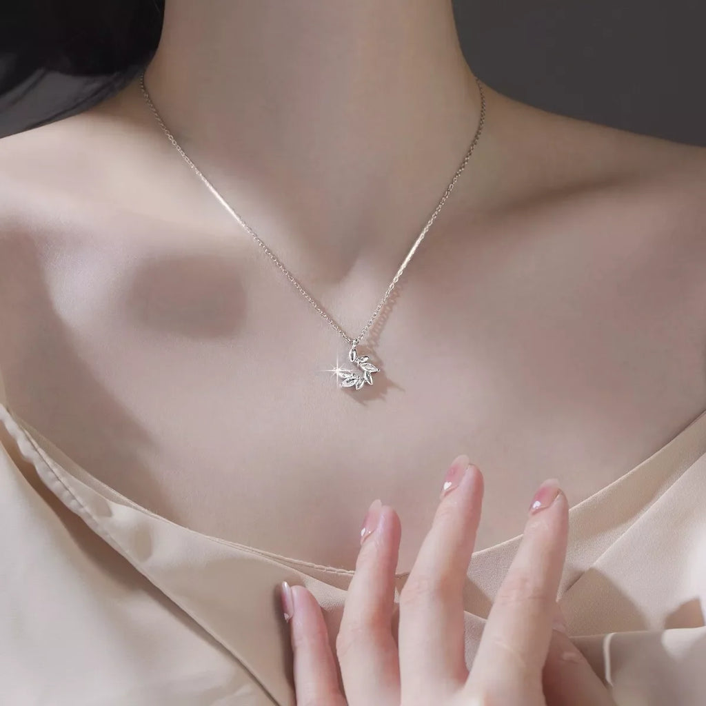 925 Sterling Silver Zircon Leaf Pendant Necklace