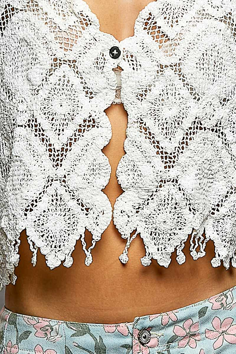 POL Geometric Crochet Cropped Vest with Scalloped Edge Fringe Trim