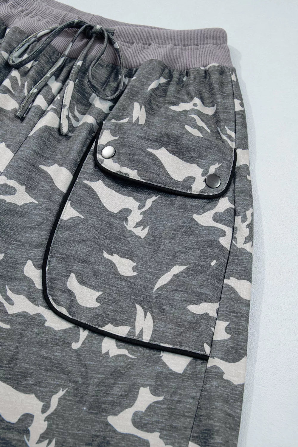Multicolour Drawstring Contrast Waistband Camouflage Cargo Barrel Pants