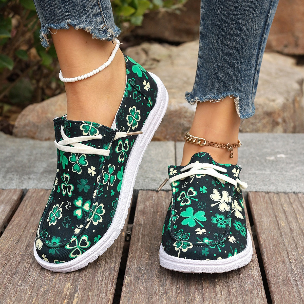 Clover Print Round Toe Sneakers
