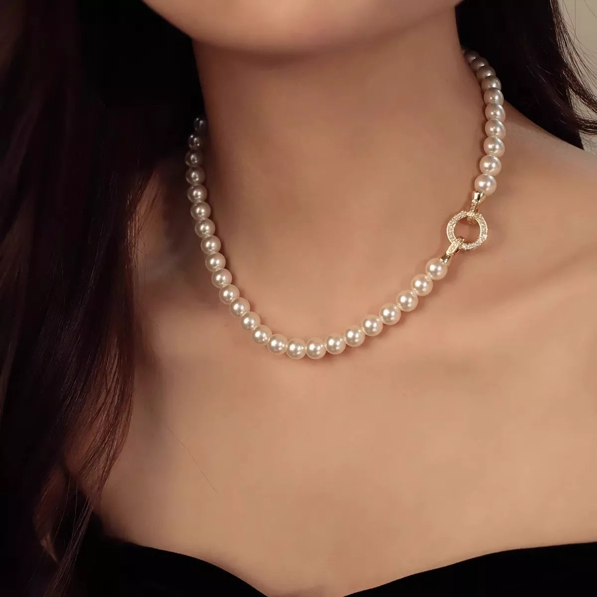 Pearl Necklace with Interlocking Clasp