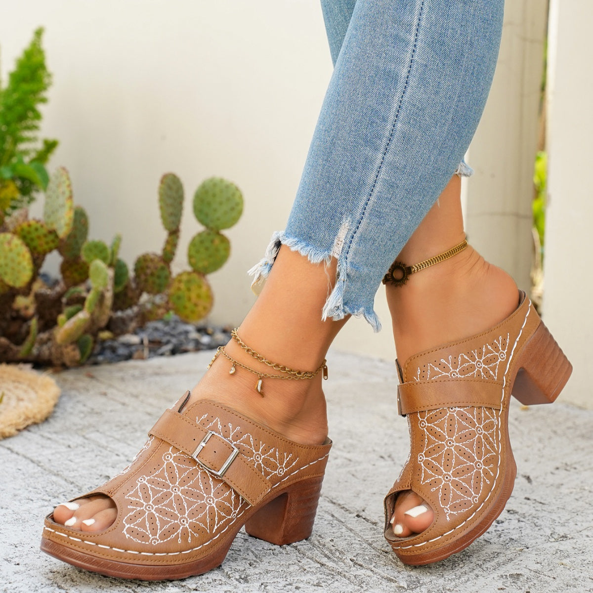 Buckle Decor Block Heel Sandals