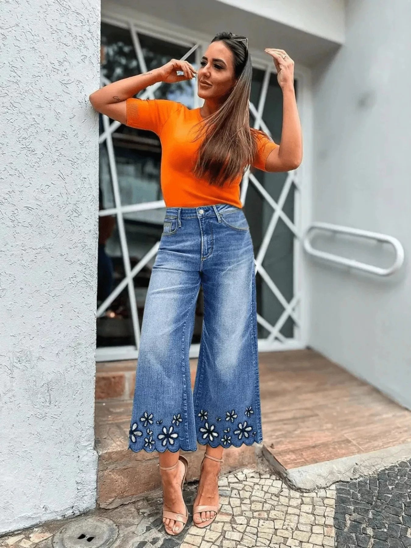 Embroidered Wide-Leg Cropped Jeans