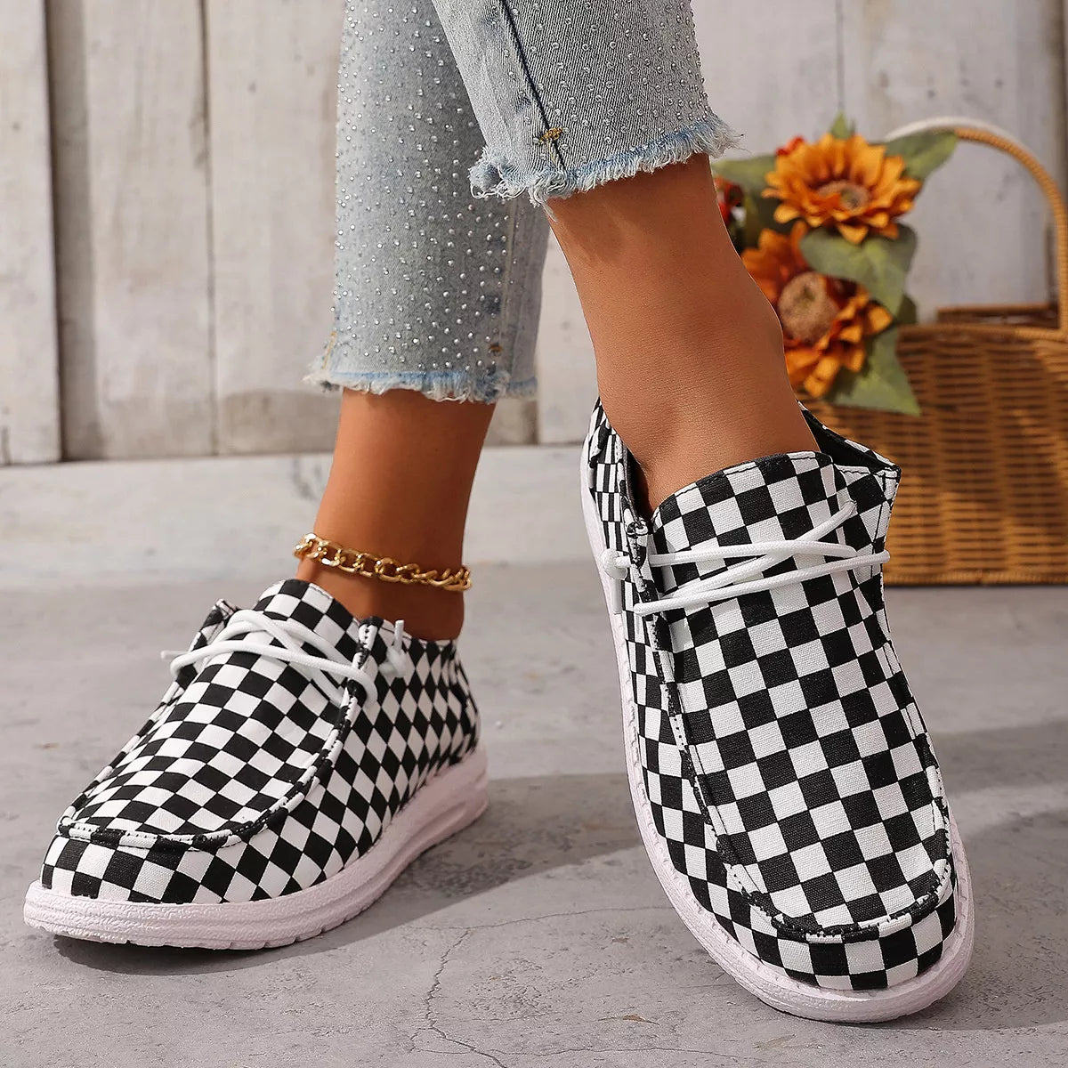 Checkerboard Pattern Casual Sneakers