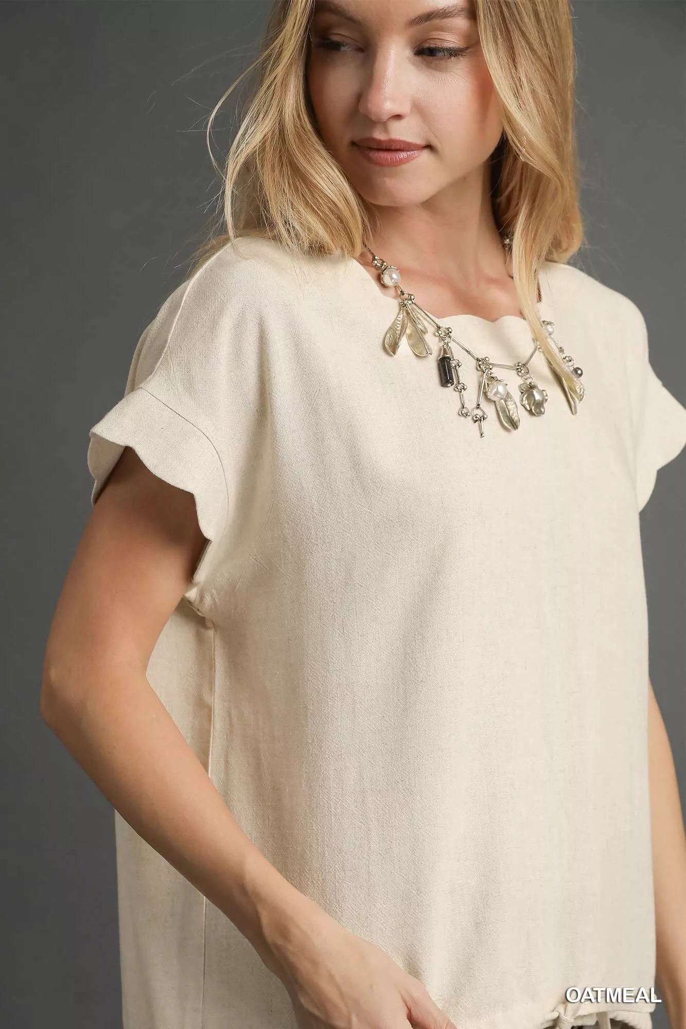 Umgee Linen Scalloped Round Neck Top