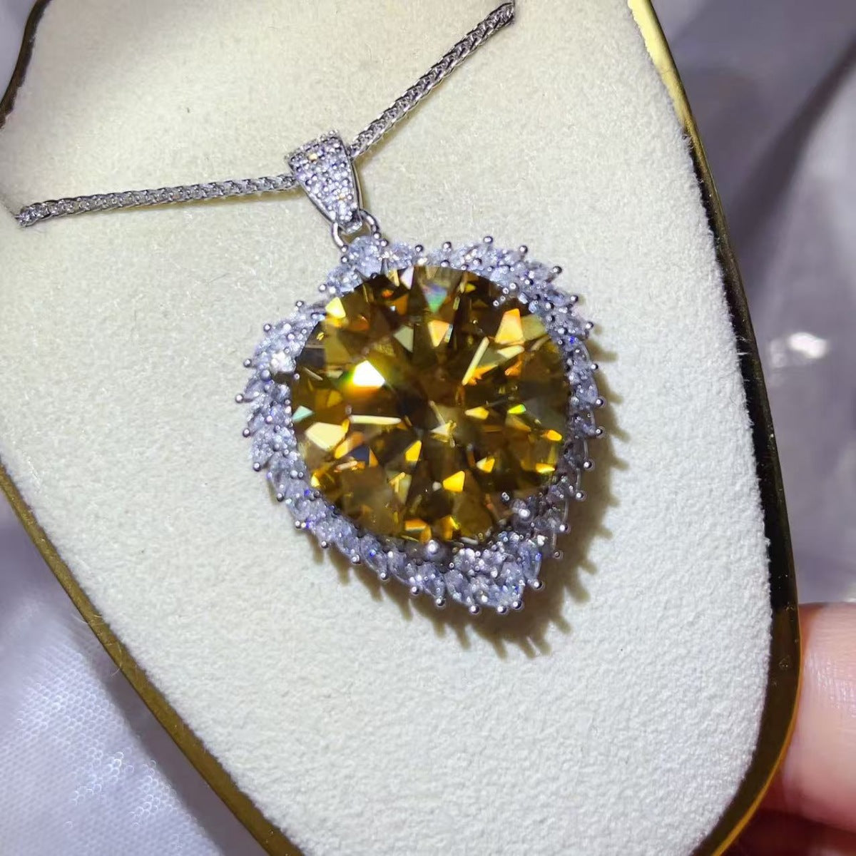 20 Carat Moissanite 925 Sterling Silver Pendant Necklace
