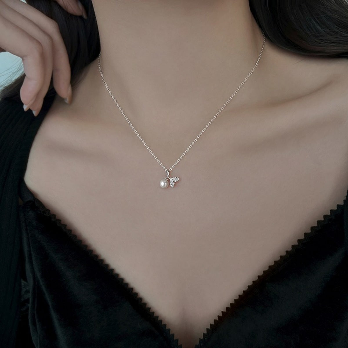 Pearl Mermaid Tail Pendant Necklace