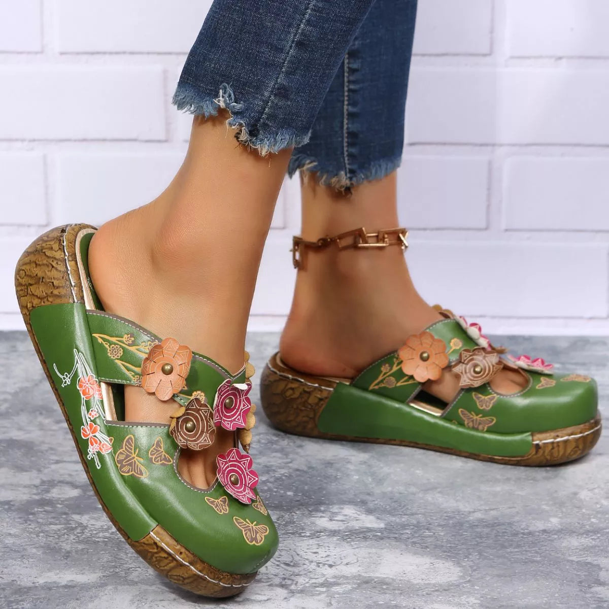 Round Toe Platform Sandals