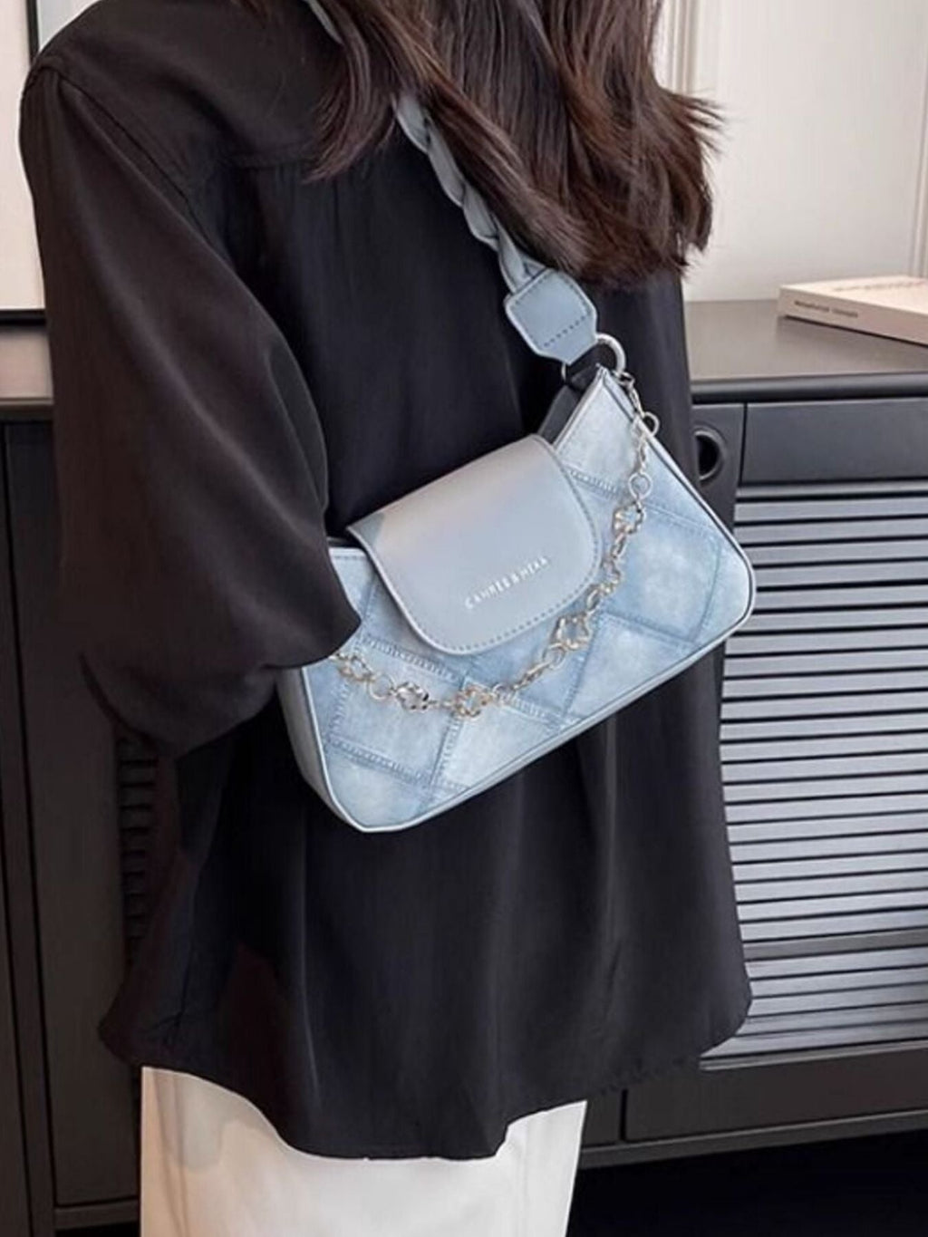 Chain Decor Leather Shoulder Bag
