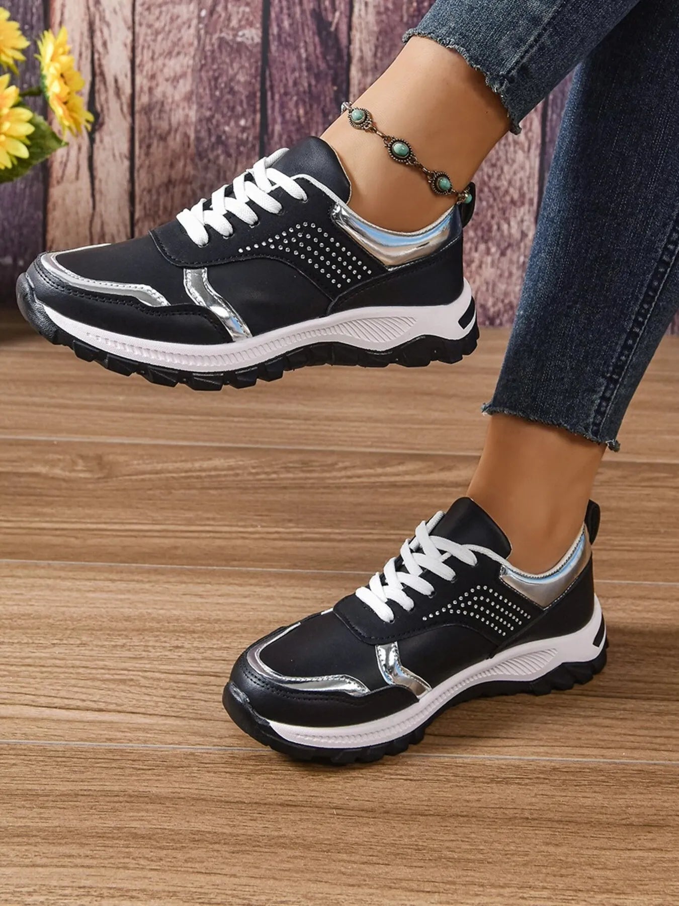 Lace Up Round Toe Sneakers