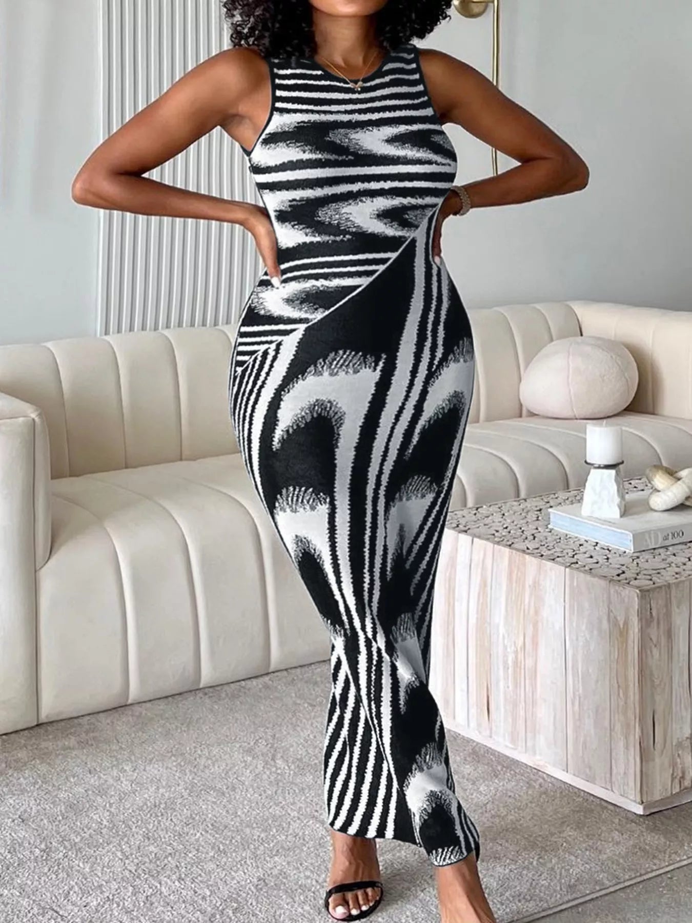 Plus Size Sleeveless Bodycon Maxi Dress with Abstract Print