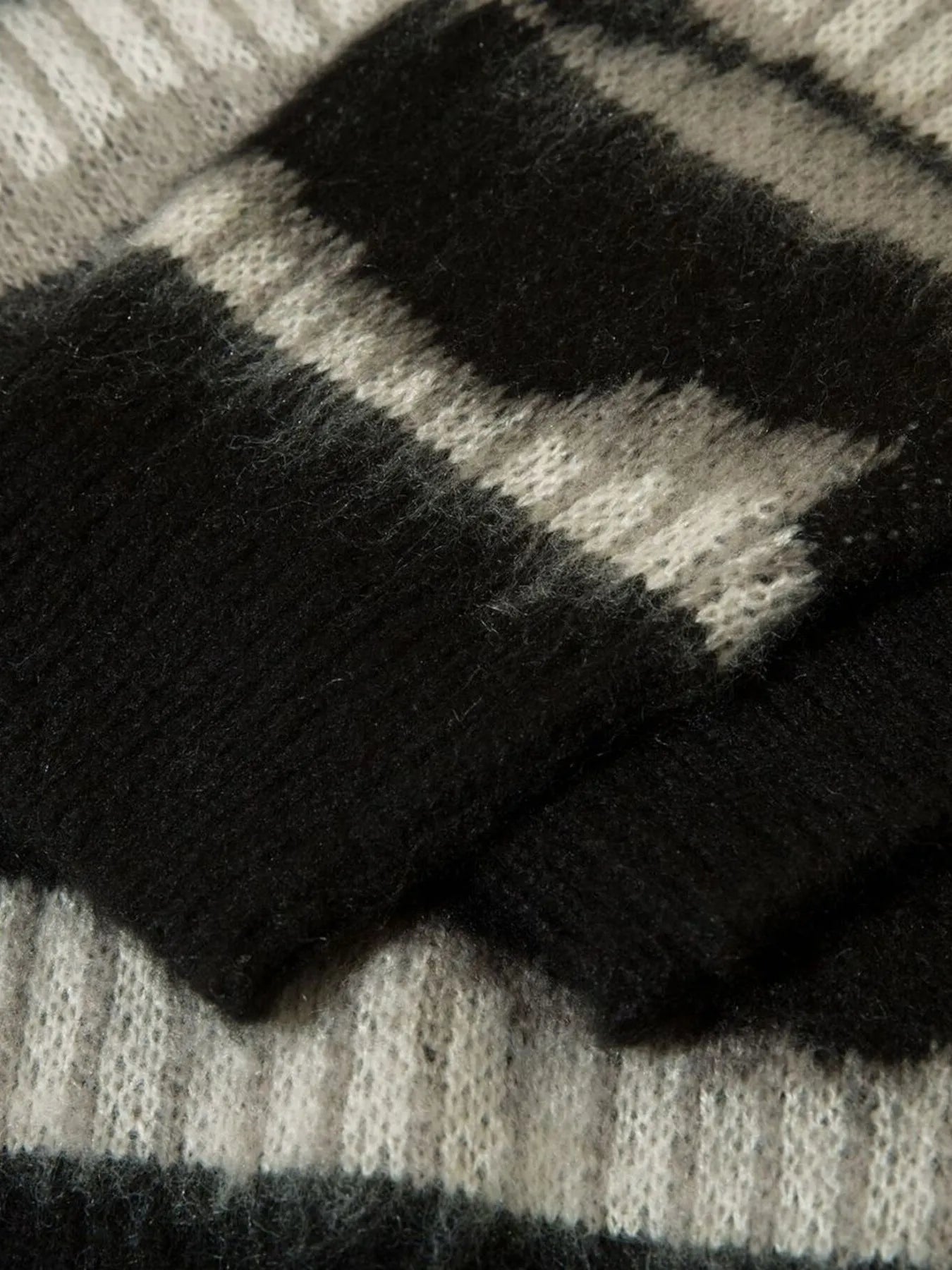 Men's Oversized Contrast Striped Round Neck Sweater