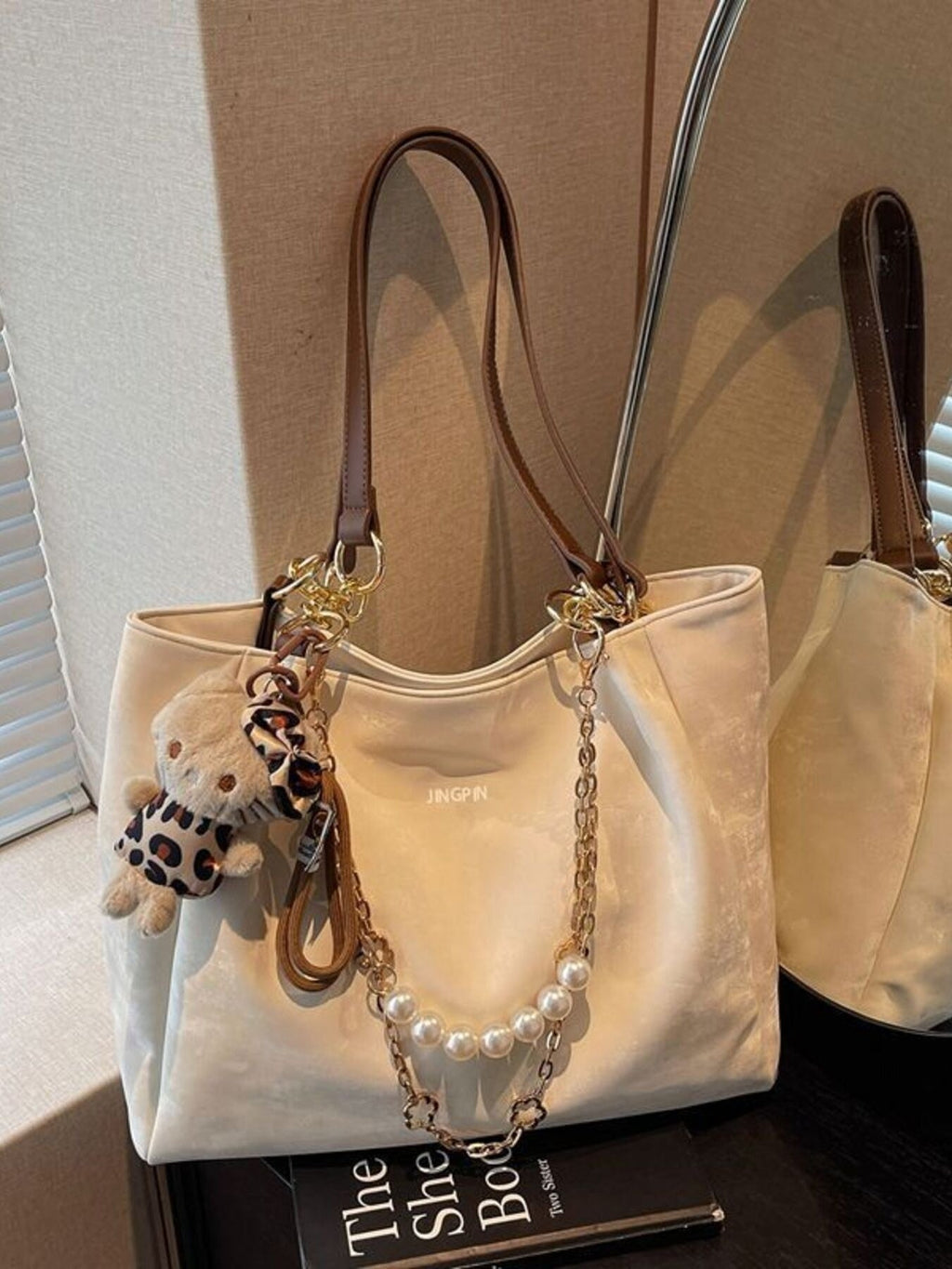 Pearl Chain Decor Shoulder Bag