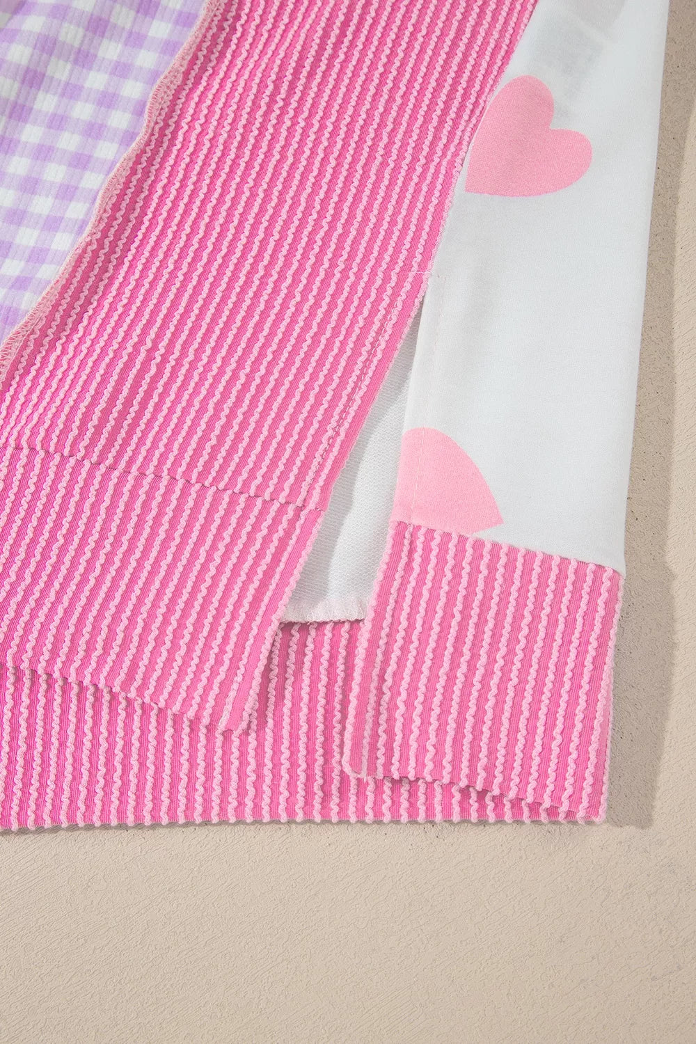 Heart Pattern Colorblock Ribbed Detail Side Slit Top
