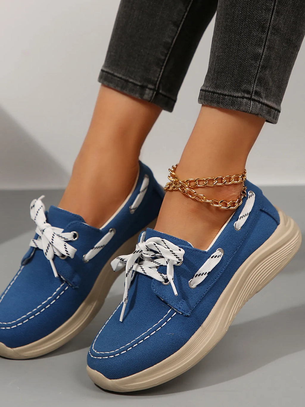 Lace Up Round Toe Sneakers
