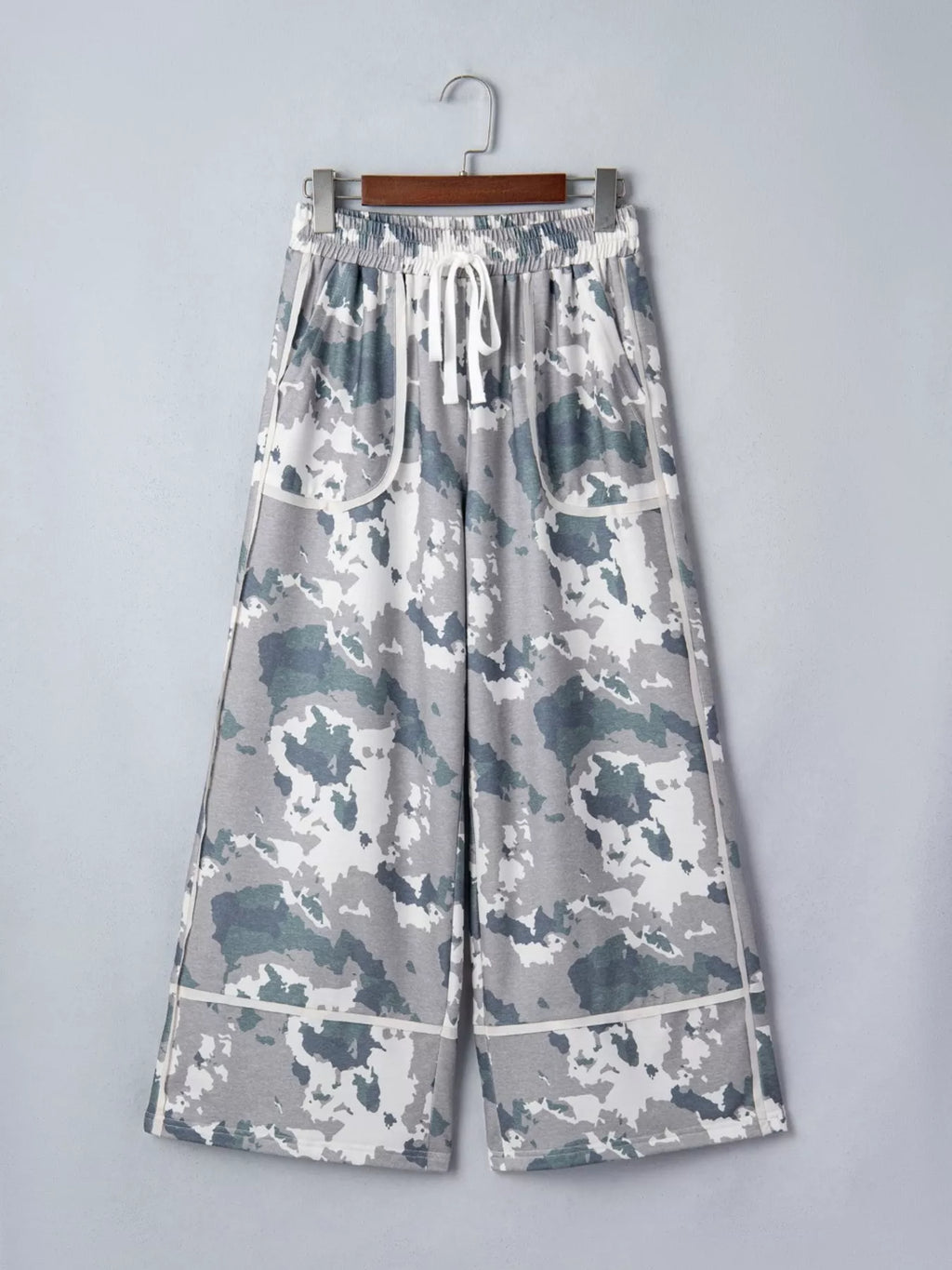 Camouflage Print Contrast Lace-up Raw Edge Pocketed Loose Pants