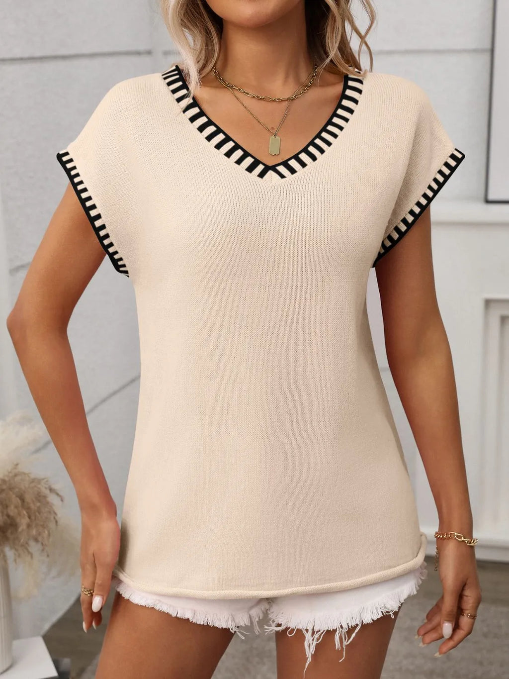 Contrast Trim V-Neck Knit Top