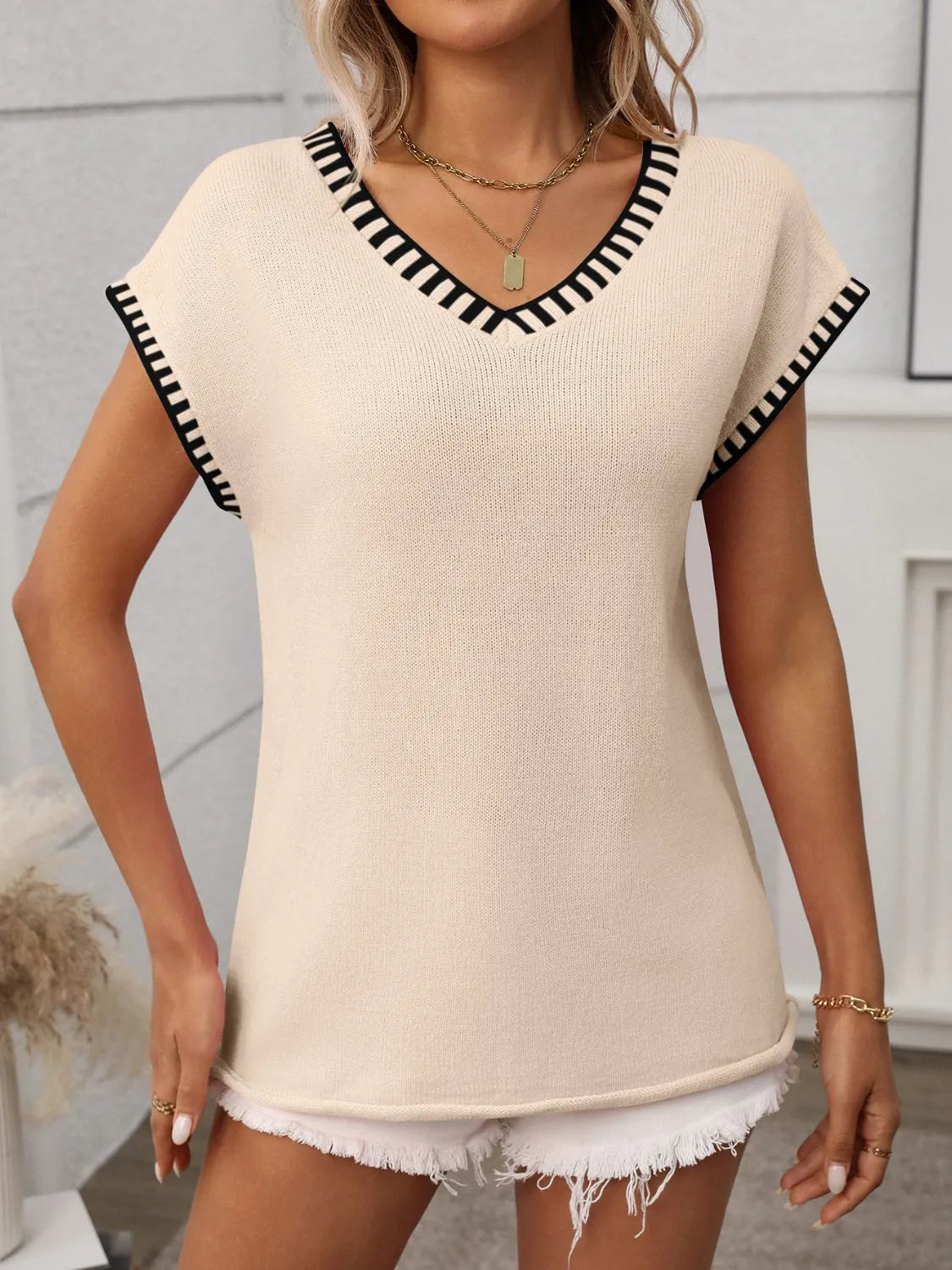 Contrast Trim V-Neck Knit Top