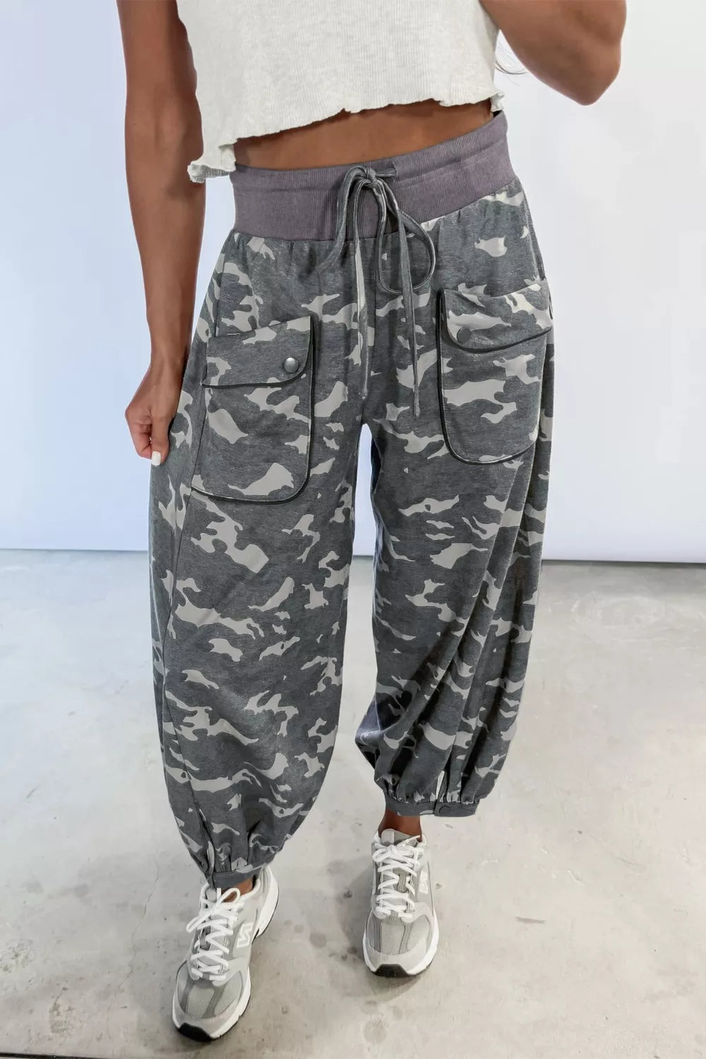 Multicolour Drawstring Contrast Waistband Camouflage Cargo Barrel Pants