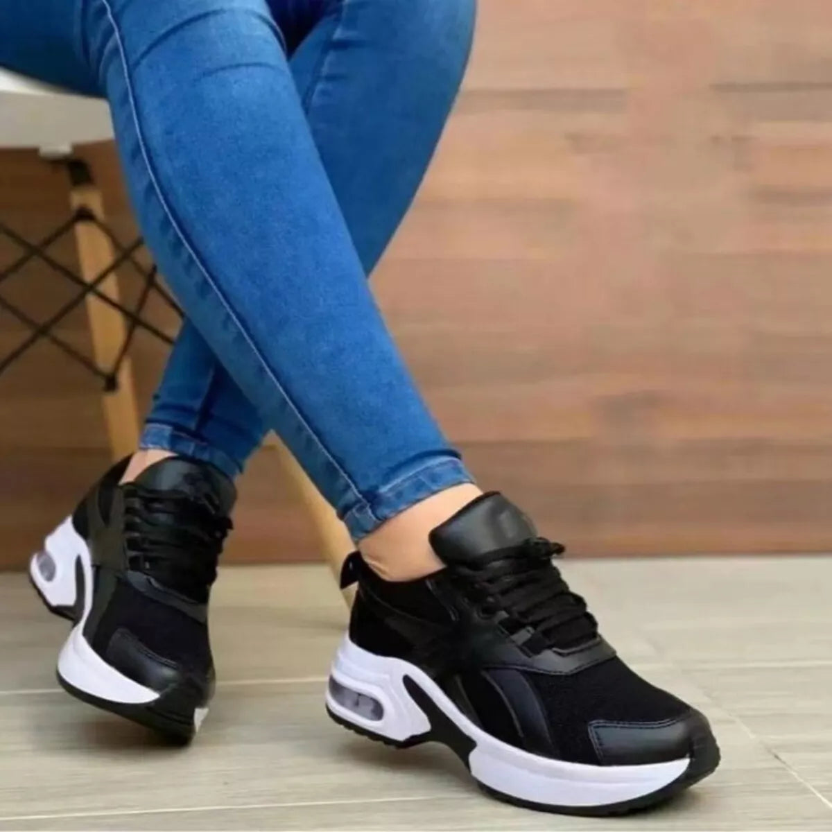 Lace Up Round Toe Sneakers