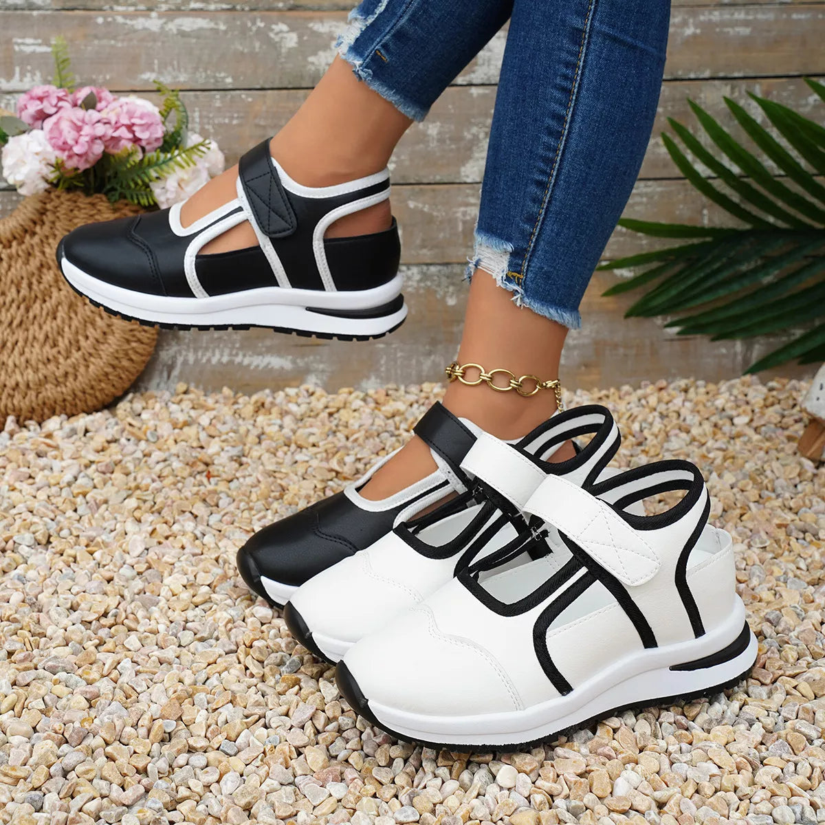 Round Toe Contrast Sneakers