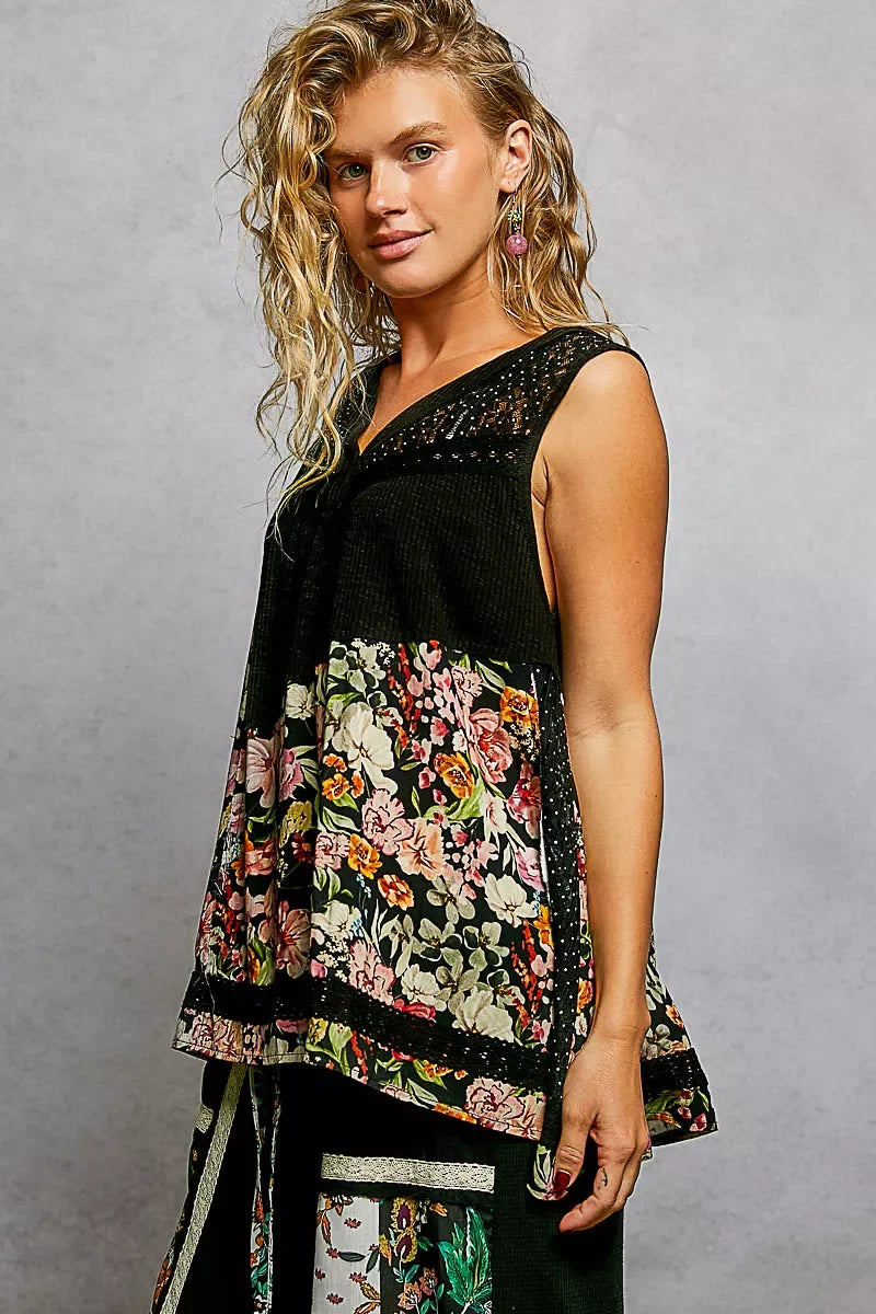 POL Lace Detail Floral V-Neck Tank