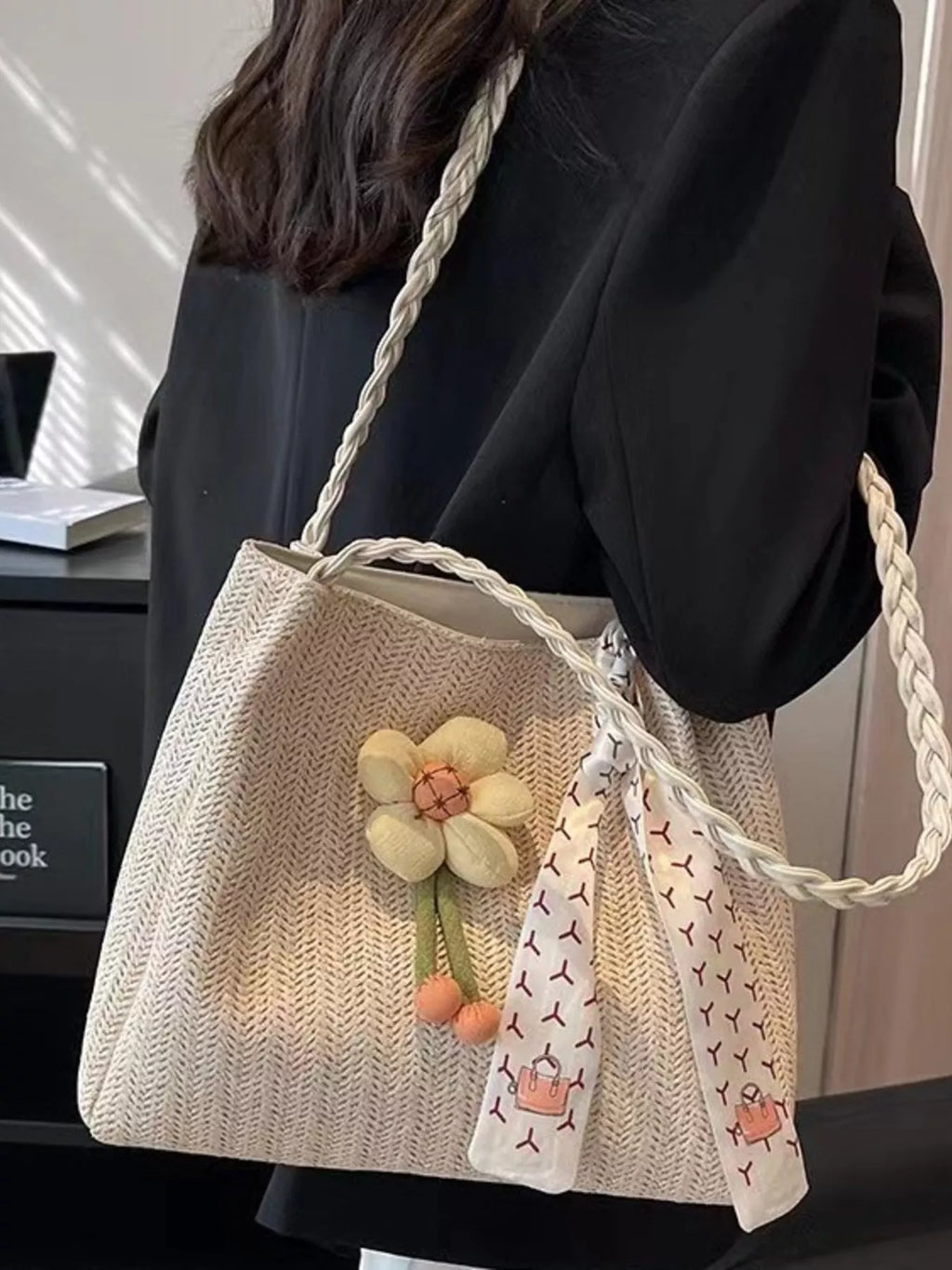 Floral Decor Woven Straw Tote Bag