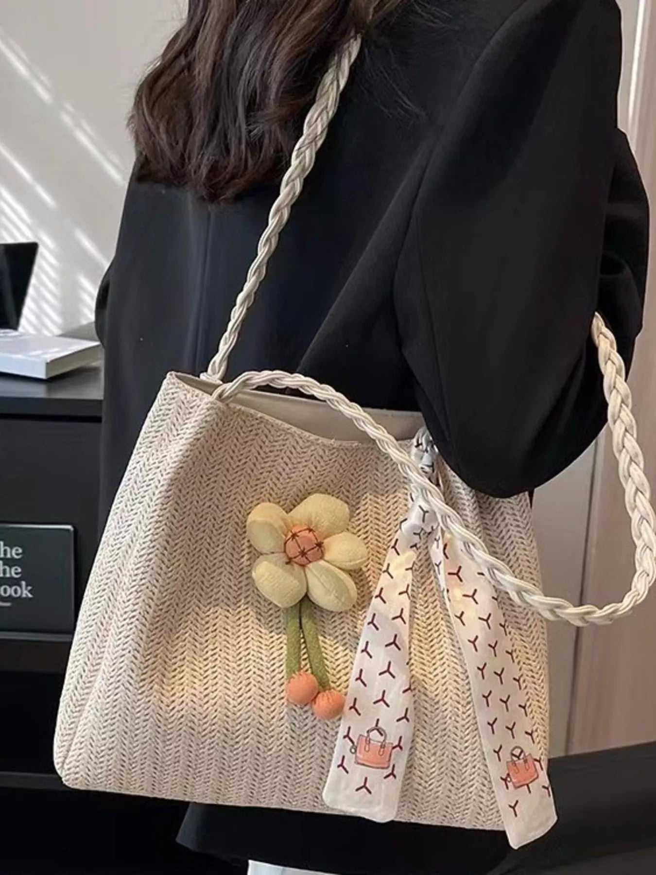Floral Decor Woven Straw Tote Bag