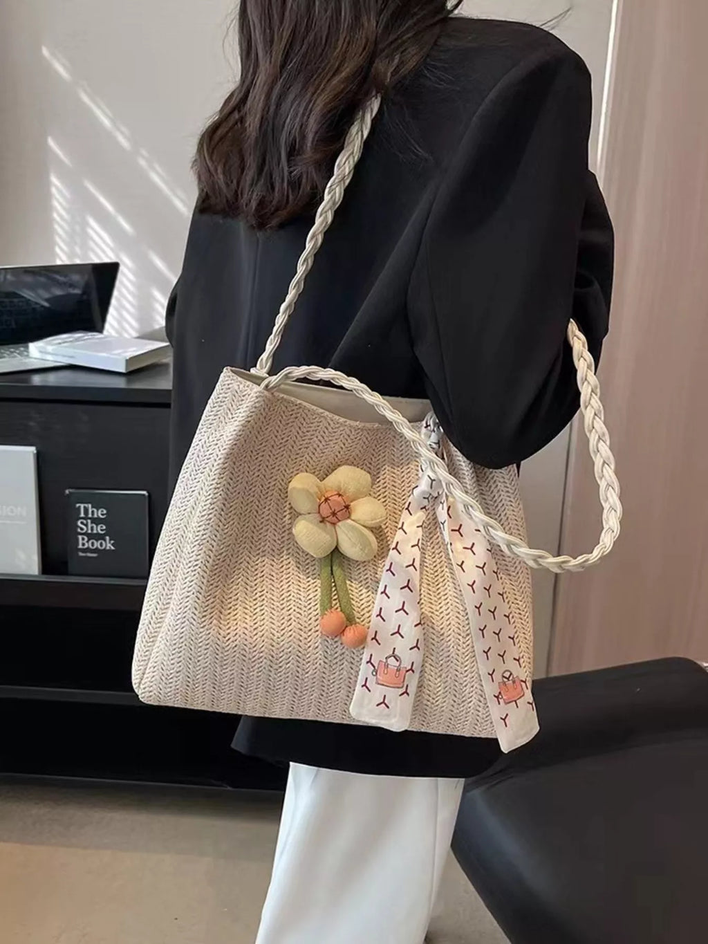Floral Decor Woven Straw Tote Bag