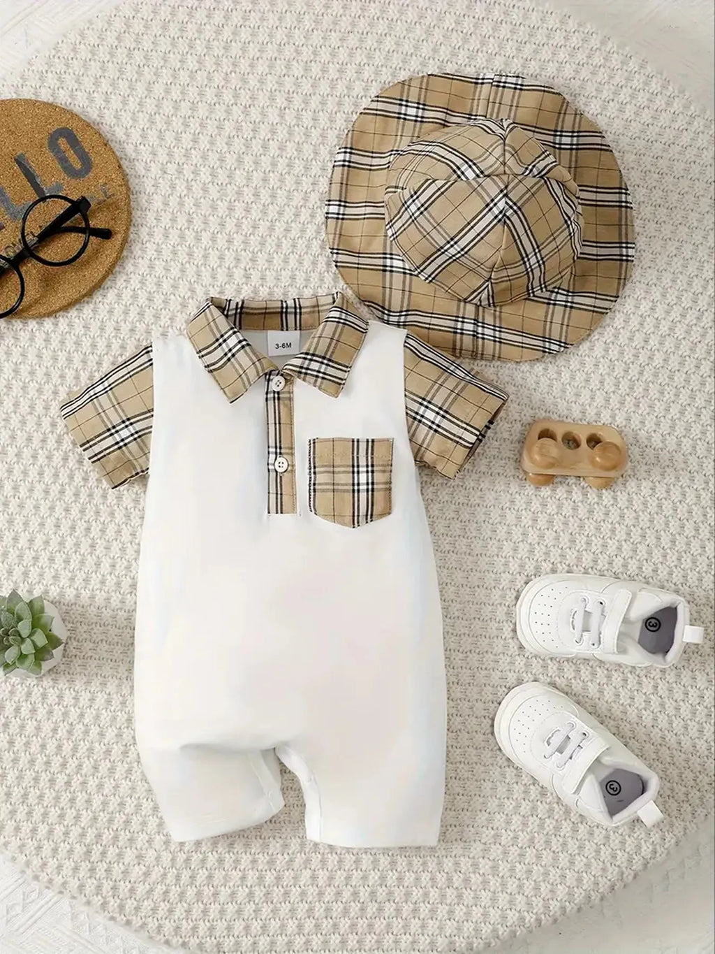 Children's Hat and Plaid Short Sleeve One-Piece Romper