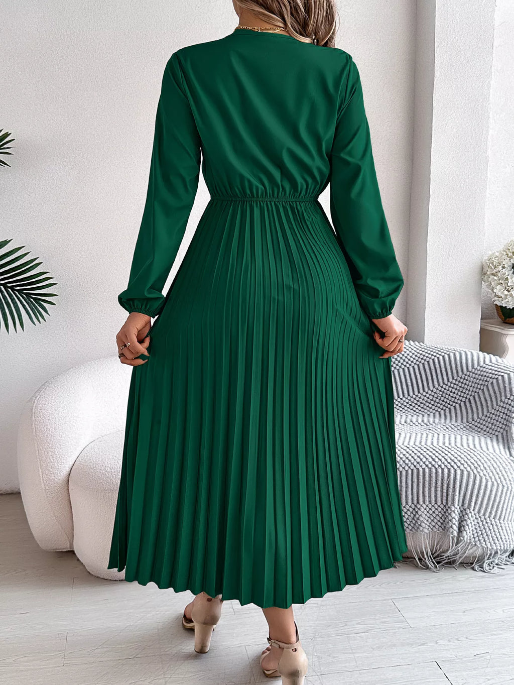 Lace Detail V-Neck Pleated Dress