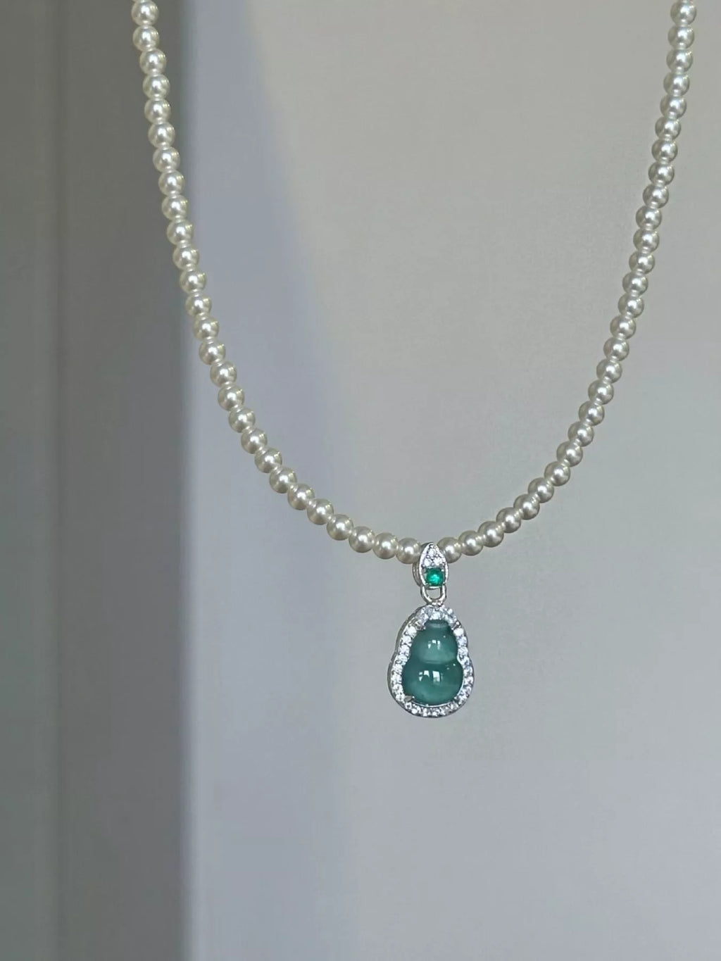 Gourd Pendant Pearl Necklace