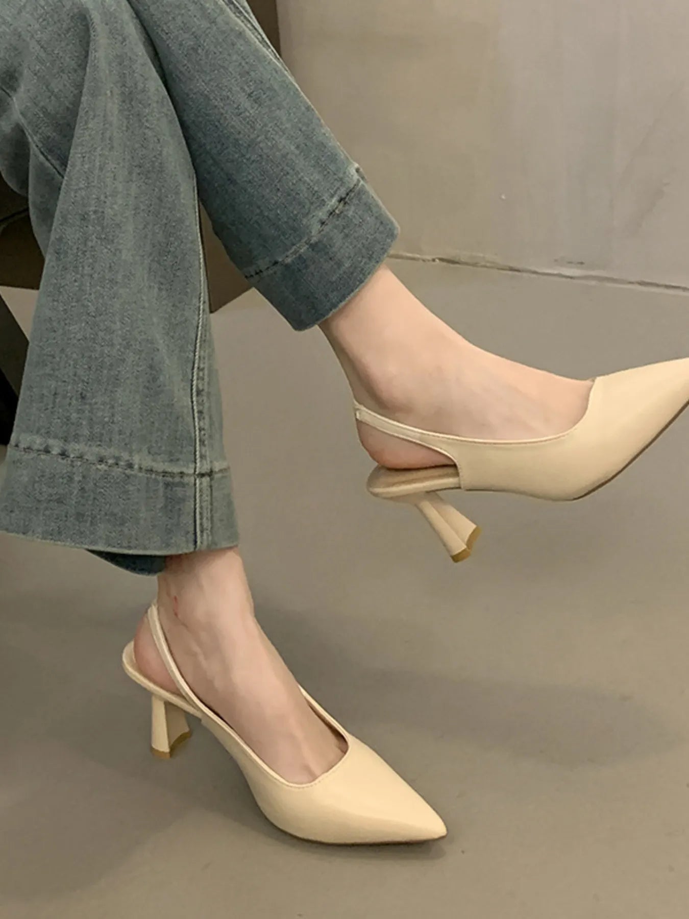 Point Toe Mid Heels Pumps