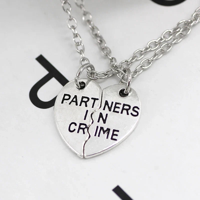 2pcs/set Splicing Necklace Heartbroken Pendant Necklace Men and Women