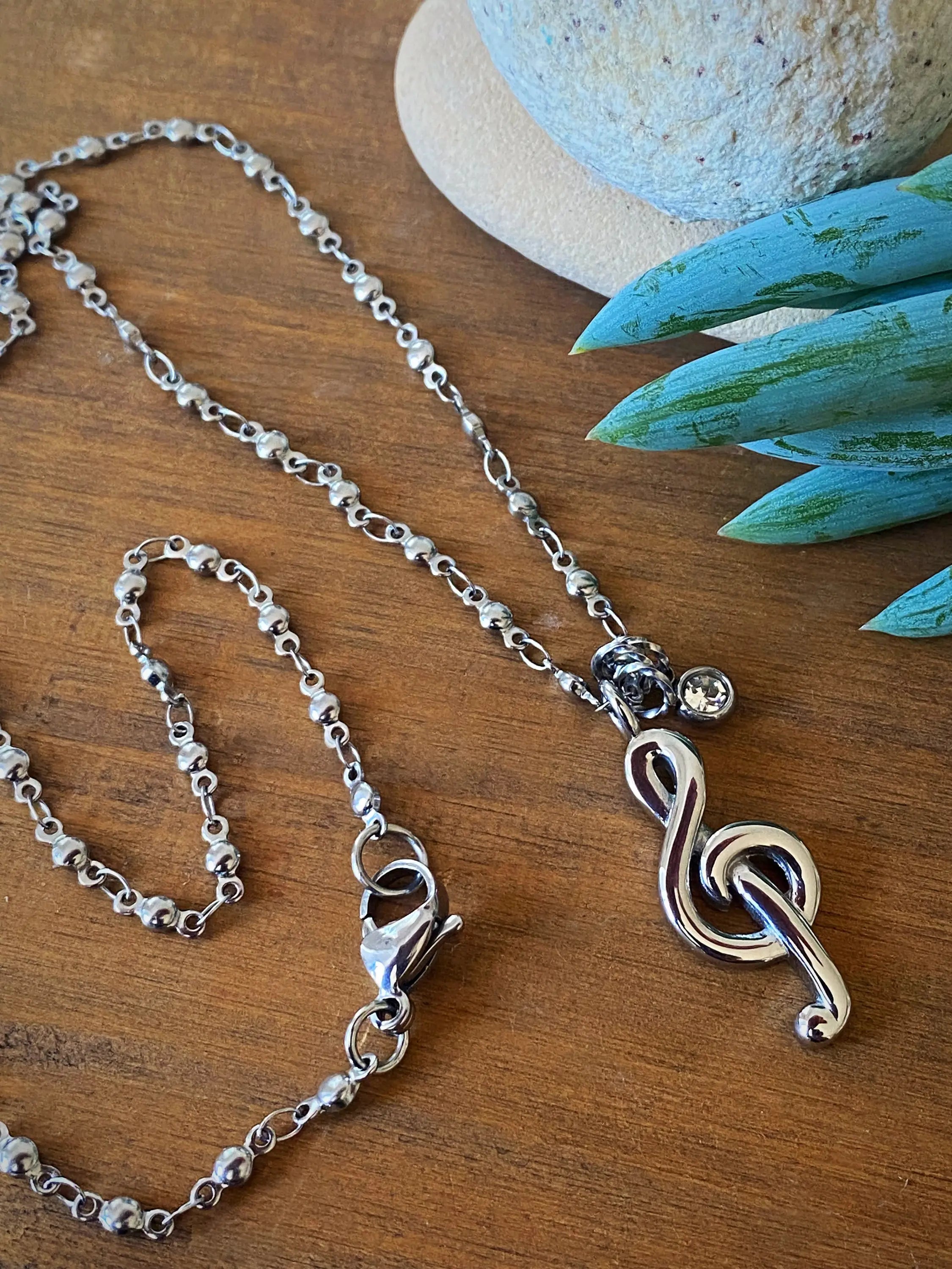 MUSICAL NOTE NECKLACE